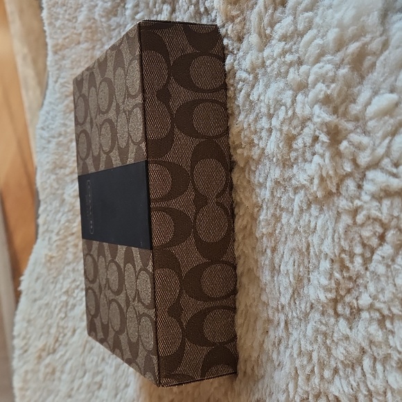 Awesome NWOT Coach Poker Set In Storage Chest 🎲♣️♠️ - Picture 6 of 15